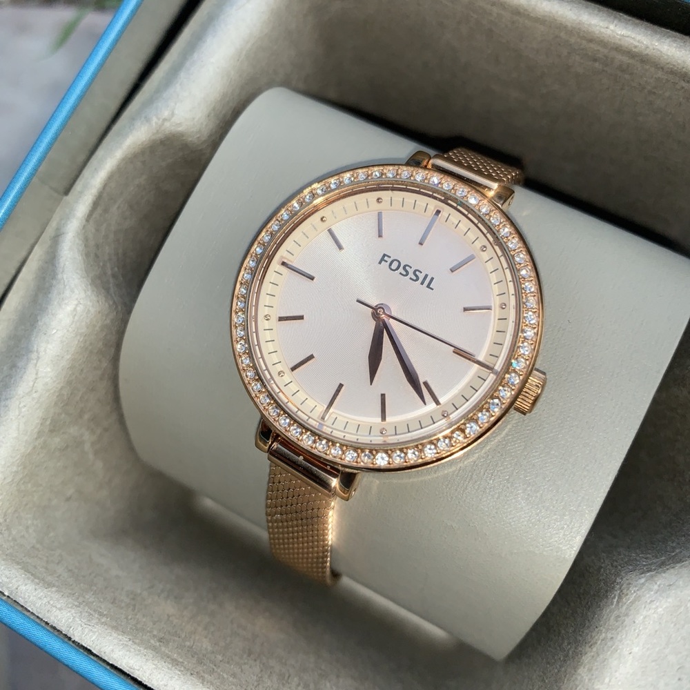 ✨PRE-OWNED✨ Women’s Rose Gold Fossil Watch